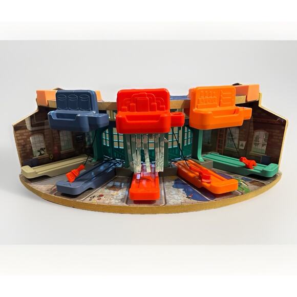 Thomas Wooden Railway Tidmouth Sheds from Starter Train Set 2022 Line - Picture 5 of 5